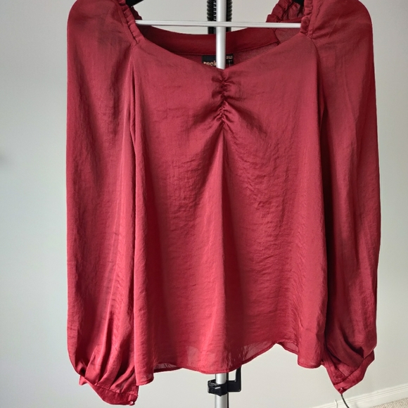 Reitmans Tops - NWT - Burgundy Fancy Top